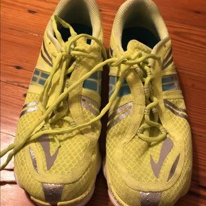 Women’s 11 Brooks